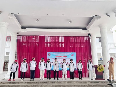 Tuyên truyền Luật TTATGT và hướng dẫn kỹ năng lái xe gắn máy an toàn cho học sinh